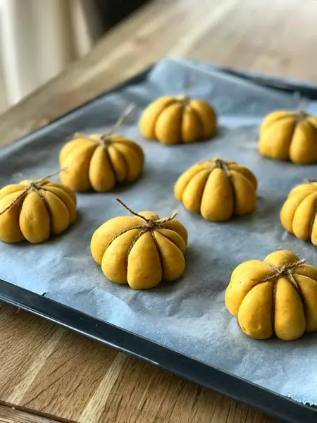 Pumpkin buns