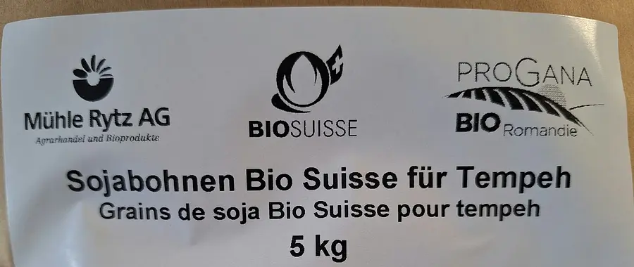 Organic yellow soybeans, dehulled and split (Bio Suisse)